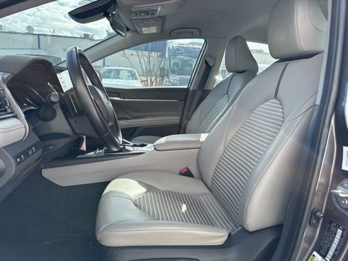 Used 2023 Toyota Camry SE image 9