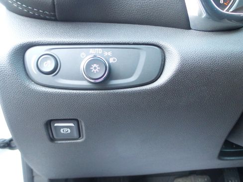 Used 2022 Chevrolet Blazer LT image 12