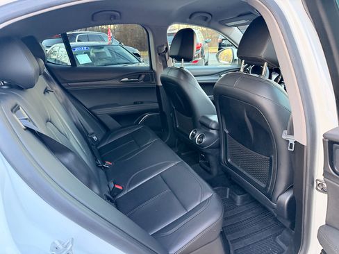 Used 2019 Alfa Romeo Stelvio AWD image 23