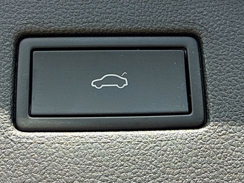 Used 2024 Volkswagen Tiguan SE FWD image 13