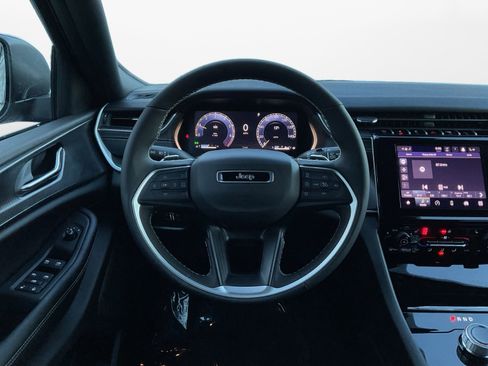 New 2025 Jeep Grand Cherokee Laredo X w/ Luxury Tech Group I image 12