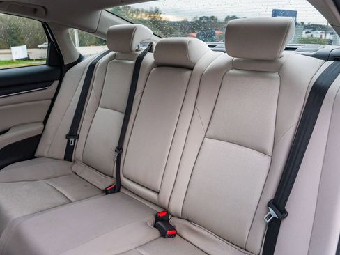 Used 2018 Honda Accord EX image 17