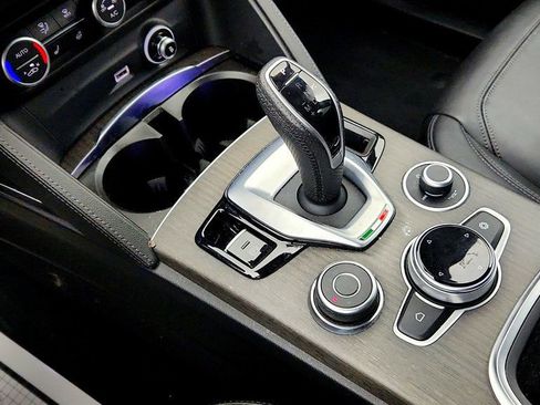 Used 2022 Alfa Romeo Stelvio Ti w/ Active Assist Plus Package AWD/4WD image 17