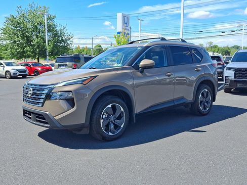 Used 2024 Nissan Rogue SV w/ SV Premium Package AWD/4WD image 3