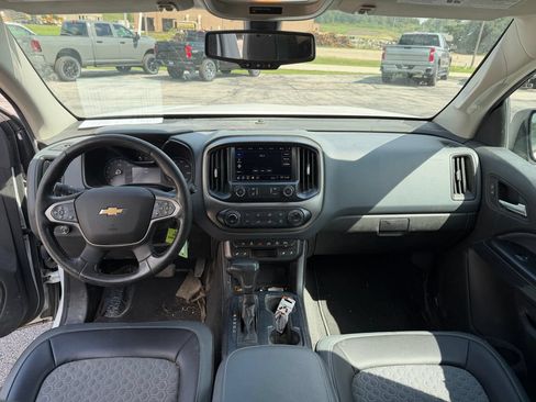 Used 2021 Chevrolet Colorado Z71 AWD/4WD image 7