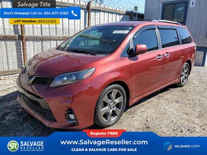 Used 2020 Toyota Sienna SE w/ Carpet Mat Package