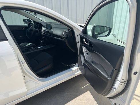 Used 2016 MAZDA MAZDA3 i Sport FWD image 16