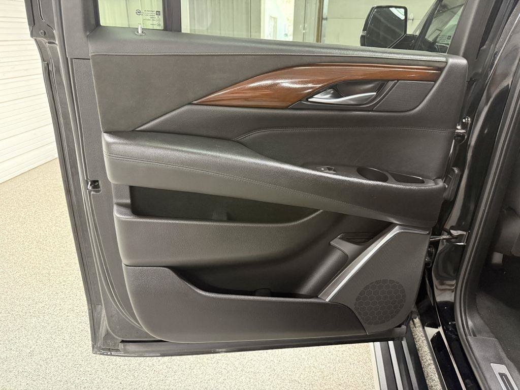 Used 2018 Cadillac Escalade ESV Premium Luxury AWD/4WD image 40