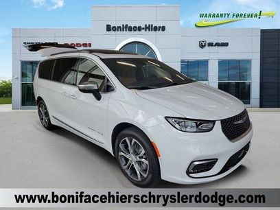 New 2026 Chrysler Pacifica Pinnacle