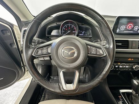 Used 2018 MAZDA MAZDA3 Grand Touring FWD image 11