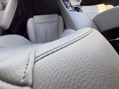 Used 2025 Genesis G70 2.5T AWD/4WD image 12