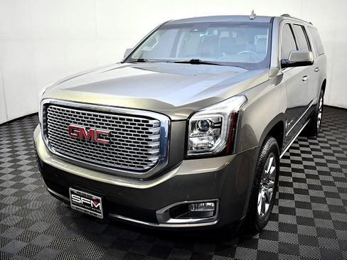 Used 2017 GMC Yukon XL Denali w/ Open Road Package image 2