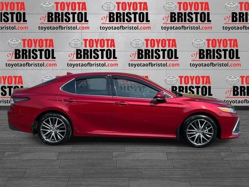 Used 2022 Toyota Camry XLE w/ Cold Weather Package FWD image 2