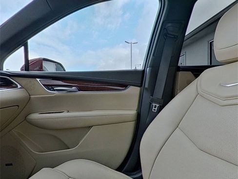 Used 2018 Cadillac XT5 Luxury image 27