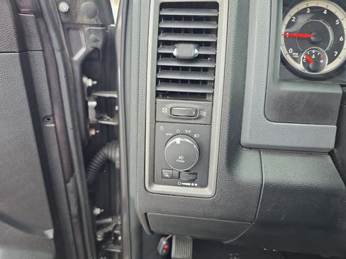 Used 2017 RAM 1500 Express image 18