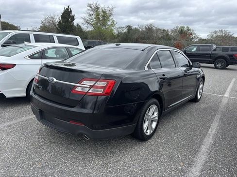 Used 2019 Ford Taurus SE image 3