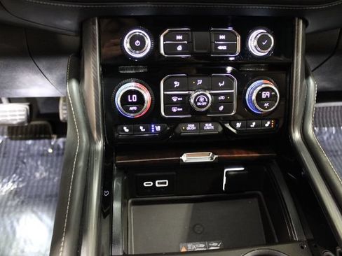 Used 2024 GMC Yukon Denali Ultimate AWD/4WD image 35