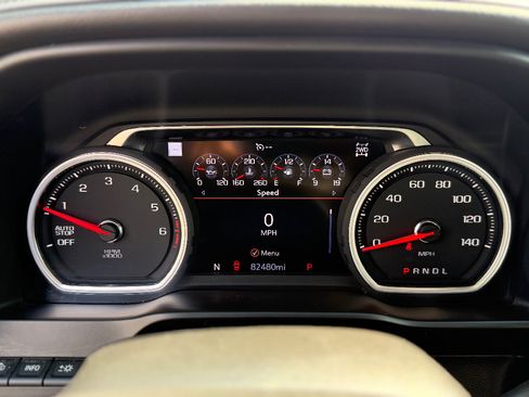 Used 2019 Chevrolet Silverado 1500 High Country w/ Technology Package AWD/4WD image 7