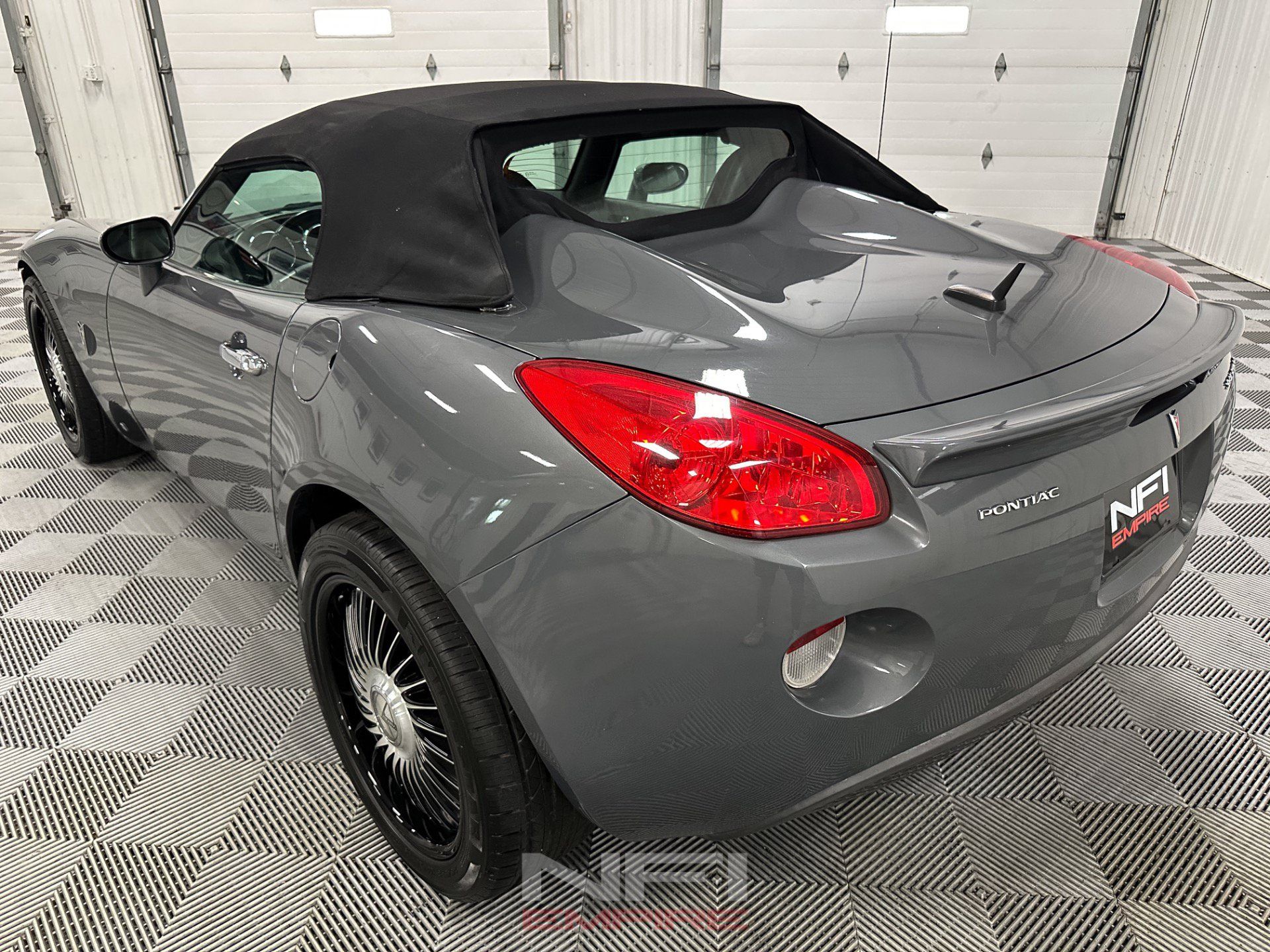Used 2008 Pontiac Solstice Convertible w/ Premium Package RWD image 19