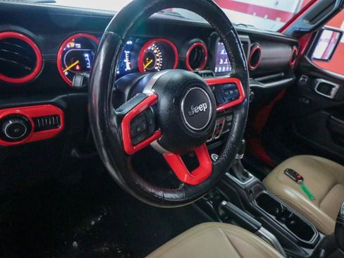 Used 2018 Jeep Wrangler Unlimited Sahara w/ Cold Weather Group image 15