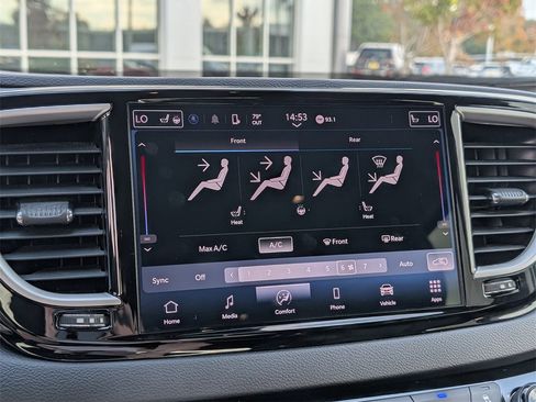 Used 2024 Chrysler Pacifica Touring-L image 18