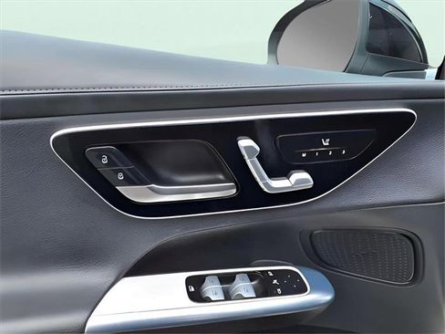 Used 2024 Mercedes-Benz GLC 300 image 25