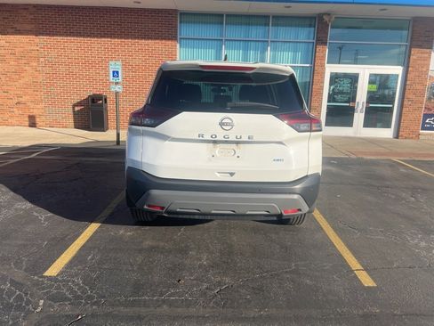 Used 2023 Nissan Rogue S image 3