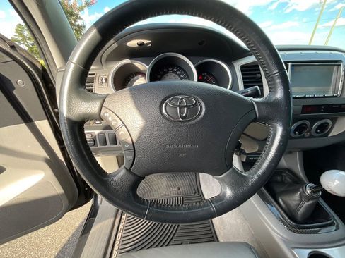 Used 2006 Toyota Tacoma X-Runner image 17
