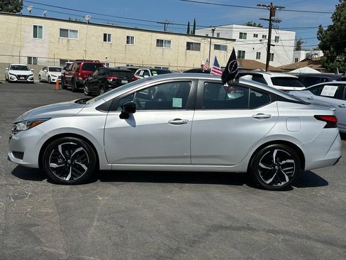 Used 2024 Nissan Versa SR FWD image 3
