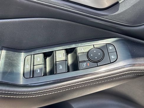Used 2024 Nissan Rogue SV FWD image 8