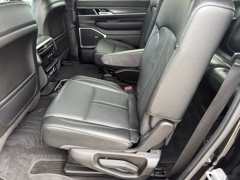 Used 2024 Jeep Wagoneer Series III image 22