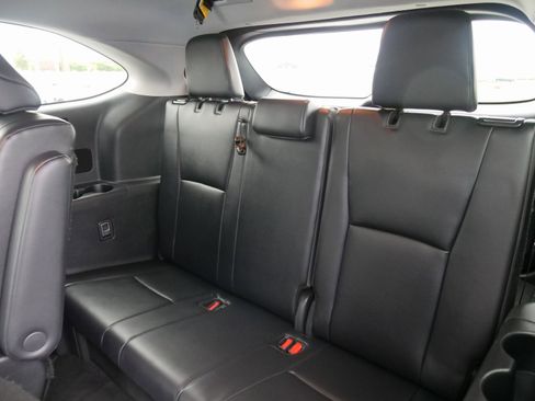 Used 2024 Toyota Highlander XLE image 12