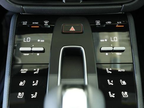 Certified 2025 Porsche Macan image 21