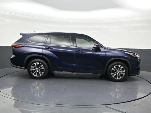 Used 2021 Toyota Highlander XLE FWD image 7
