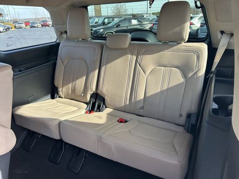 Used 2024 Ford Expedition Limited image 17
