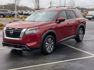 Used 2024 Nissan Pathfinder SL video 1