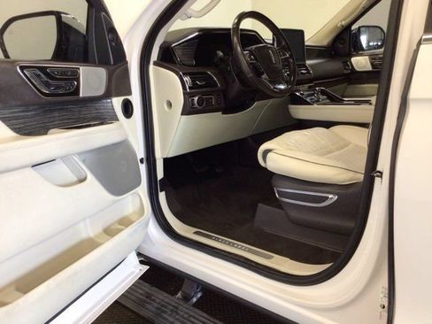 Used 2019 Lincoln Navigator Black Label w/ Cargo Package AWD/4WD image 9