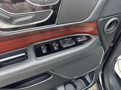 Certified 2024 Lincoln Navigator Premiere AWD/4WD image 13