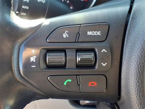 Used 2017 Kia Sedona LX w/ LX Essentials Premium Package image 17