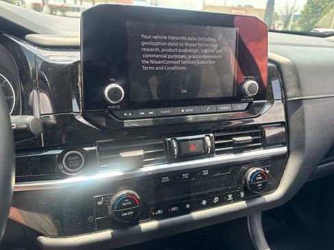 Used 2022 Nissan Pathfinder SV AWD/4WD image 21