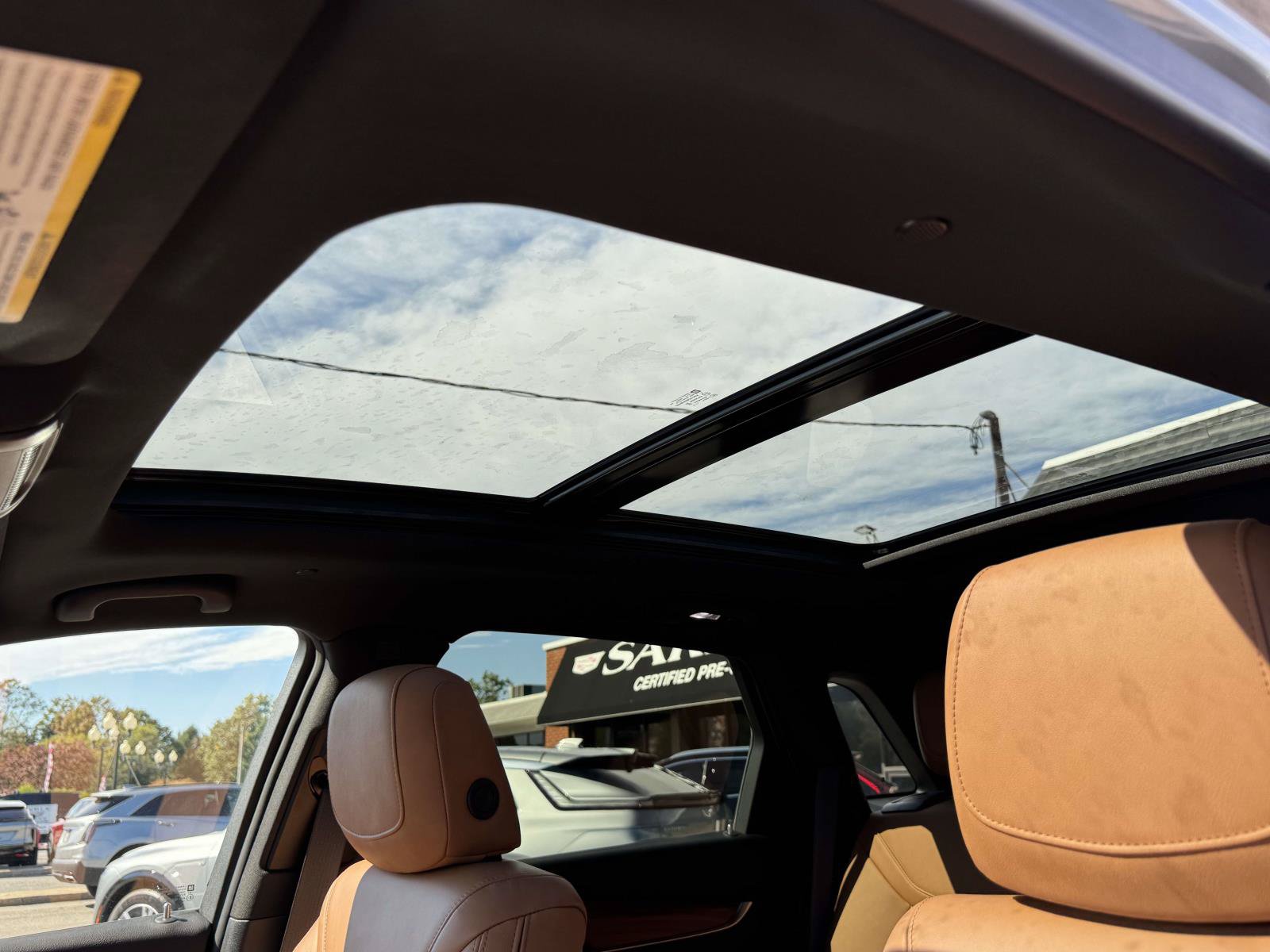 Certified 2024 Cadillac XT5 Premium Luxury w/ LPO, Floor Liner Package AWD/4WD image 16