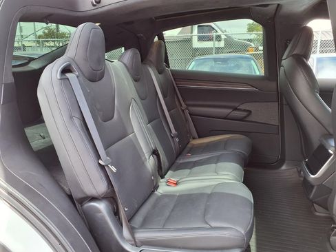 Used 2024 Tesla Model X AWD/4WD image 17