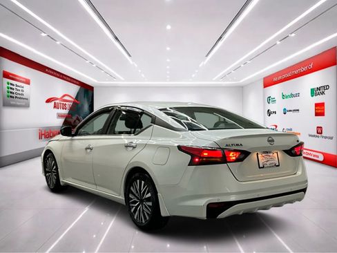 Used 2024 Nissan Altima 2.5 SV FWD image 5