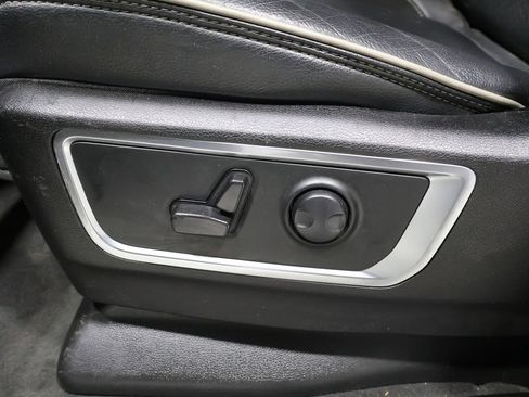 Used 2024 RAM 1500 Laramie AWD/4WD image 14