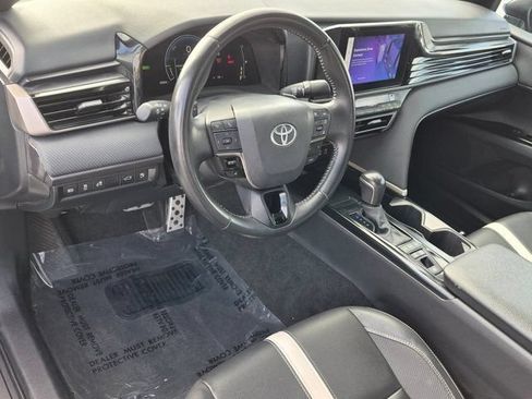 Used 2025 Toyota Camry SE FWD image 15