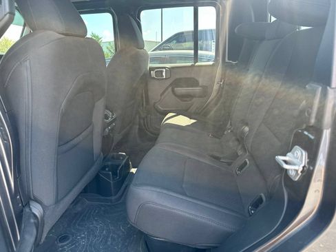 Used 2023 Jeep Gladiator Sport AWD/4WD image 9