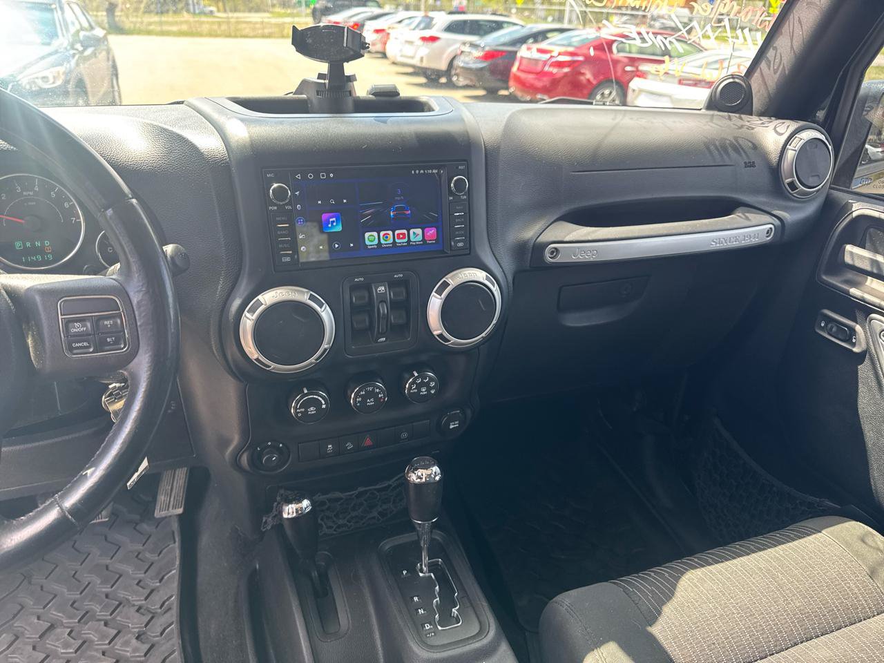 Used 2012 Jeep Wrangler Unlimited Sahara w/ Connectivity Group AWD/4WD image 10