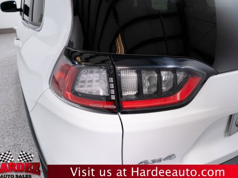 Used 2019 Jeep Cherokee Latitude Plus w/ Cold Weather Group image 9