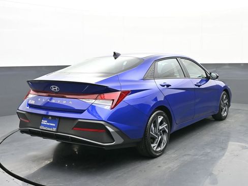 Certified 2025 Hyundai Elantra Sport image 4
