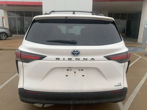 Used 2022 Toyota Sienna LE image 5